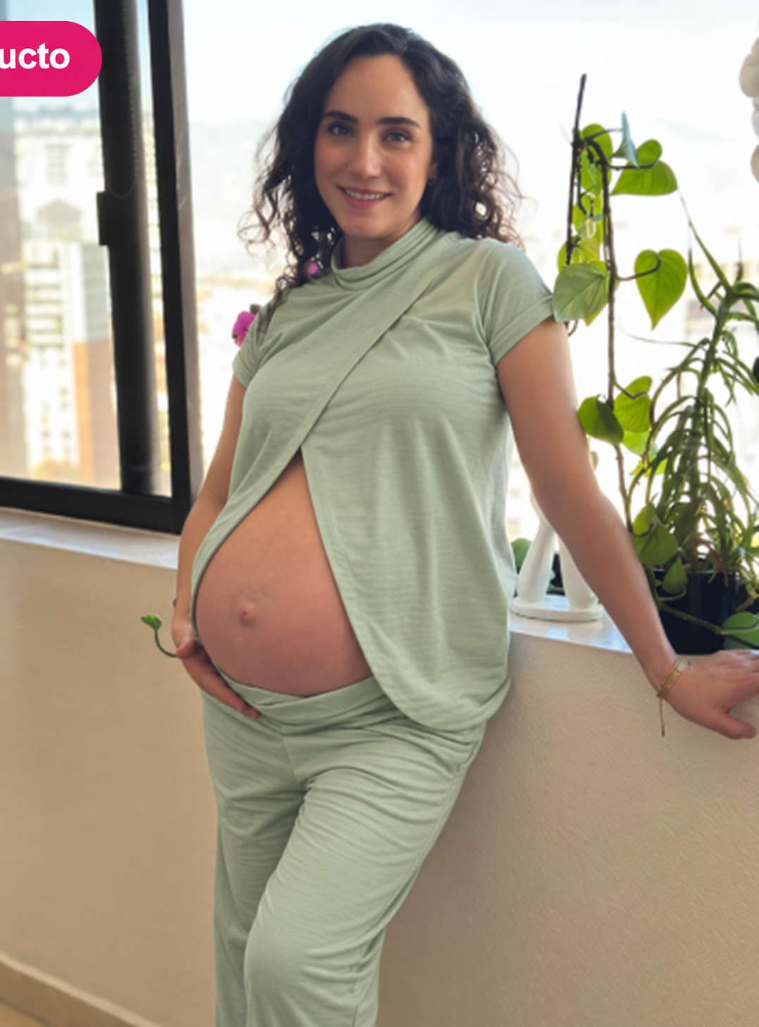 Conjunto maternidad y lactancia de diseño cruzado y con sistema de capas